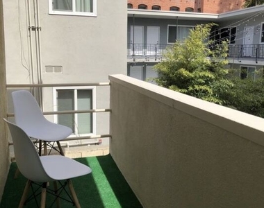 425 S Kenmore Avenue - Photo Thumbnail 9