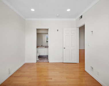 200 N Almont Drive - Photo Thumbnail 21