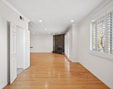 200 N Almont Drive - Photo Thumbnail 3