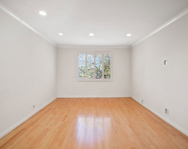 200 N Almont Drive - Photo Thumbnail 16
