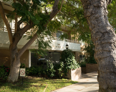 200 N Almont Drive - Photo Thumbnail 26