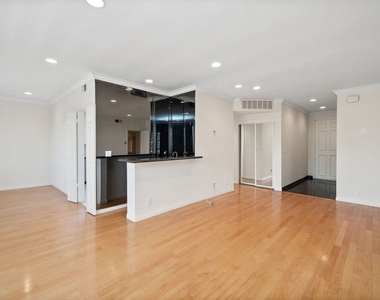 200 N Almont Drive - Photo Thumbnail 7