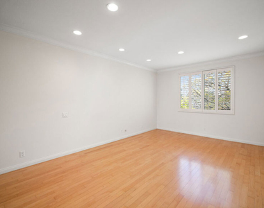 200 N Almont Drive - Photo Thumbnail 17