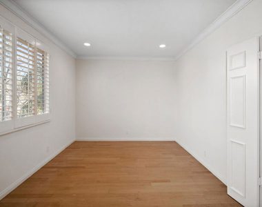 200 N Almont Drive - Photo Thumbnail 4