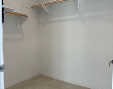 20812 W Bur Oak Circle - Photo Thumbnail 11