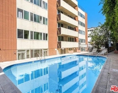 540 Kelton Avenue - Photo Thumbnail 13
