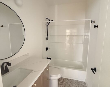 6626 Woodlake Avenue - Photo Thumbnail 3