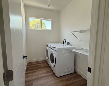6626 Woodlake Avenue - Photo Thumbnail 6