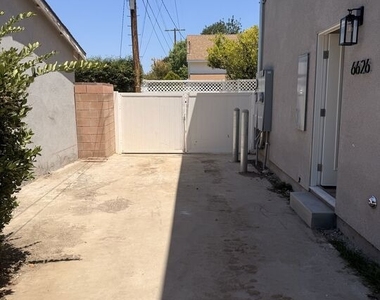 6626 Woodlake Avenue - Photo Thumbnail 10