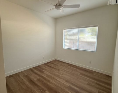 6626 Woodlake Avenue - Photo Thumbnail 5
