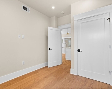 1140 Lemoyne Street - Photo Thumbnail 5