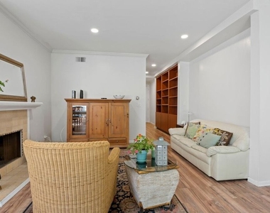 1375 Kelton Avenue - Photo Thumbnail 5
