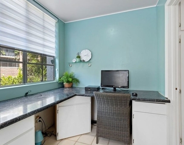 1375 Kelton Avenue - Photo Thumbnail 8