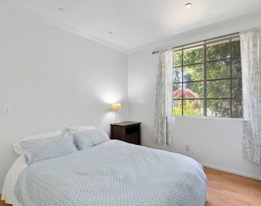 1375 Kelton Avenue - Photo Thumbnail 12