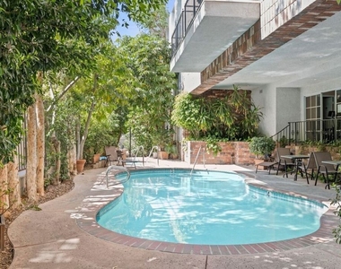 1375 Kelton Avenue - Photo Thumbnail 16