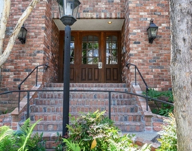 1375 Kelton Avenue - Photo Thumbnail 18