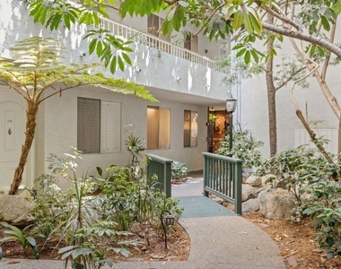 1375 Kelton Avenue - Photo Thumbnail 14