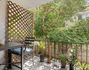 1375 Kelton Avenue - Photo Thumbnail 4