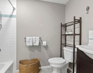 1375 Kelton Avenue - Photo Thumbnail 13