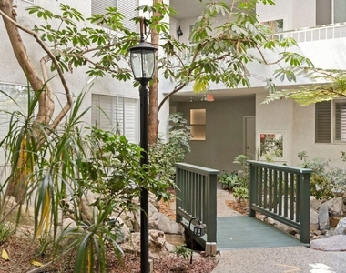 1375 Kelton Avenue - Photo Thumbnail 2