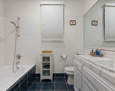 1375 Kelton Avenue - Photo Thumbnail 11