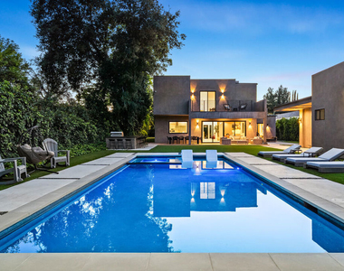 5826 Corbin Avenue - Photo Thumbnail 34