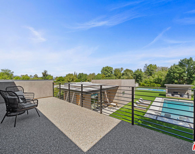 5826 Corbin Avenue - Photo Thumbnail 22