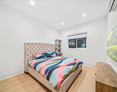 5826 Corbin Avenue - Photo Thumbnail 24