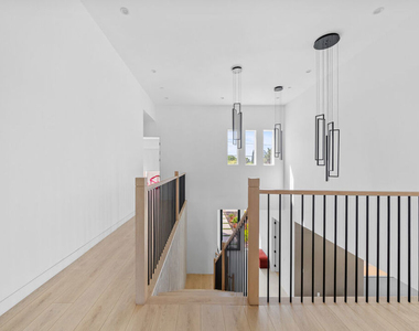 5826 Corbin Avenue - Photo Thumbnail 17