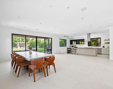 5826 Corbin Avenue - Photo Thumbnail 11