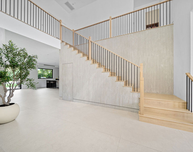 5826 Corbin Avenue - Photo Thumbnail 6