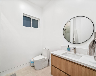 5826 Corbin Avenue - Photo Thumbnail 25