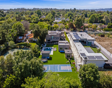 5826 Corbin Avenue - Photo Thumbnail 3