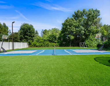 5826 Corbin Avenue - Photo Thumbnail 36
