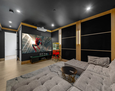 5826 Corbin Avenue - Photo Thumbnail 15