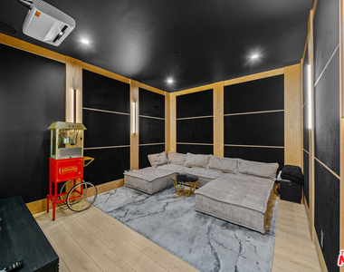 5826 Corbin Avenue - Photo Thumbnail 16