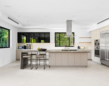5826 Corbin Avenue - Photo Thumbnail 12