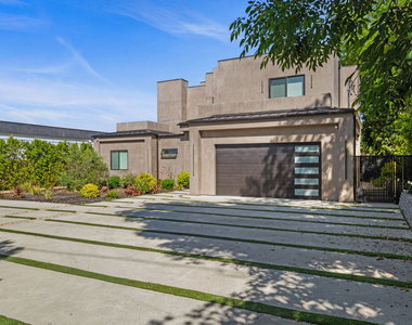 5826 Corbin Avenue - Photo Thumbnail 4
