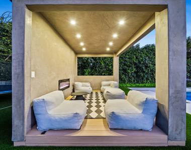5826 Corbin Avenue - Photo Thumbnail 33