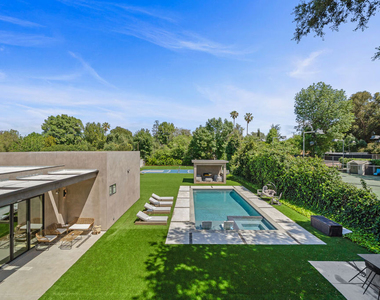 5826 Corbin Avenue - Photo Thumbnail 23