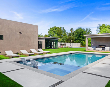 5826 Corbin Avenue - Photo Thumbnail 31