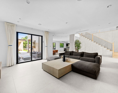 5826 Corbin Avenue - Photo Thumbnail 7