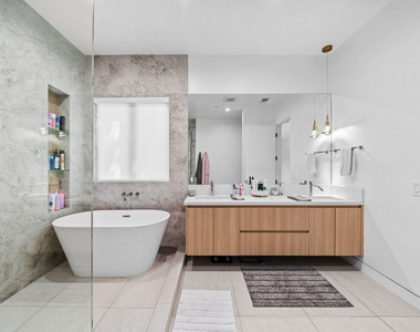 5826 Corbin Avenue - Photo Thumbnail 20