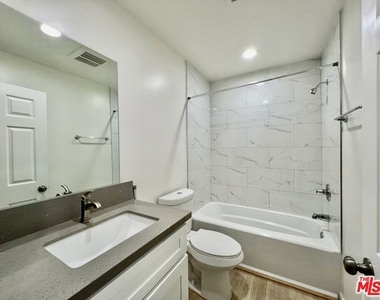 1409 N Hobart Boulevard - Photo Thumbnail 11