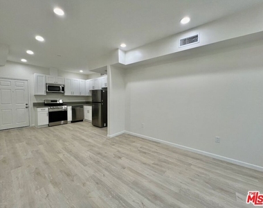 1409 N Hobart Boulevard - Photo Thumbnail 8