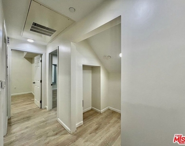 1409 N Hobart Boulevard - Photo Thumbnail 15