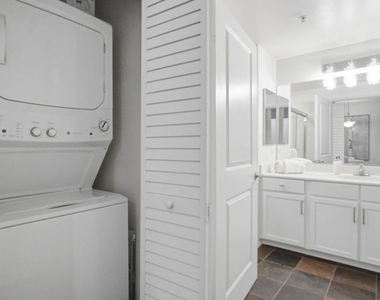6400 Crescent Park - Photo Thumbnail 15