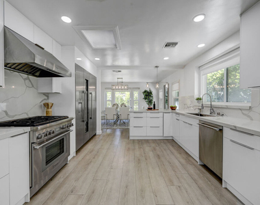 344 S Camden Drive - Photo Thumbnail 8