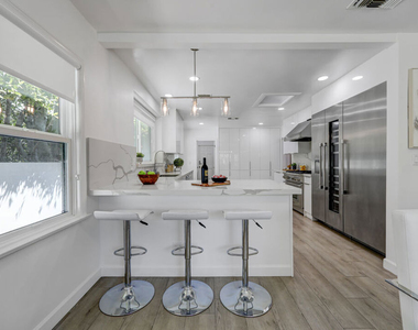 344 S Camden Drive - Photo Thumbnail 5