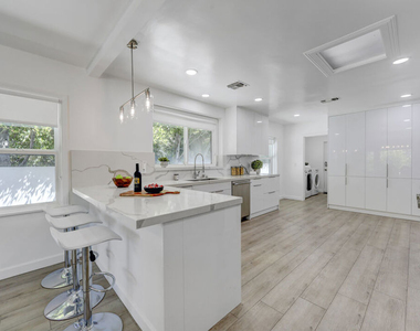 344 S Camden Drive - Photo Thumbnail 6